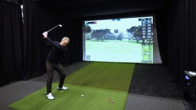 Pro Heikki Golfsimulaattorissa